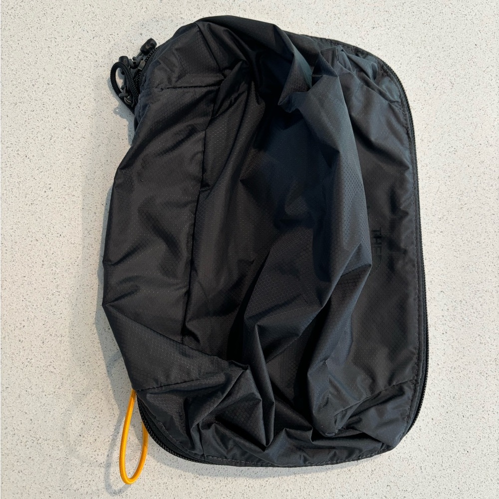 *Last call before donating* Small North Face packing cube *Like New*